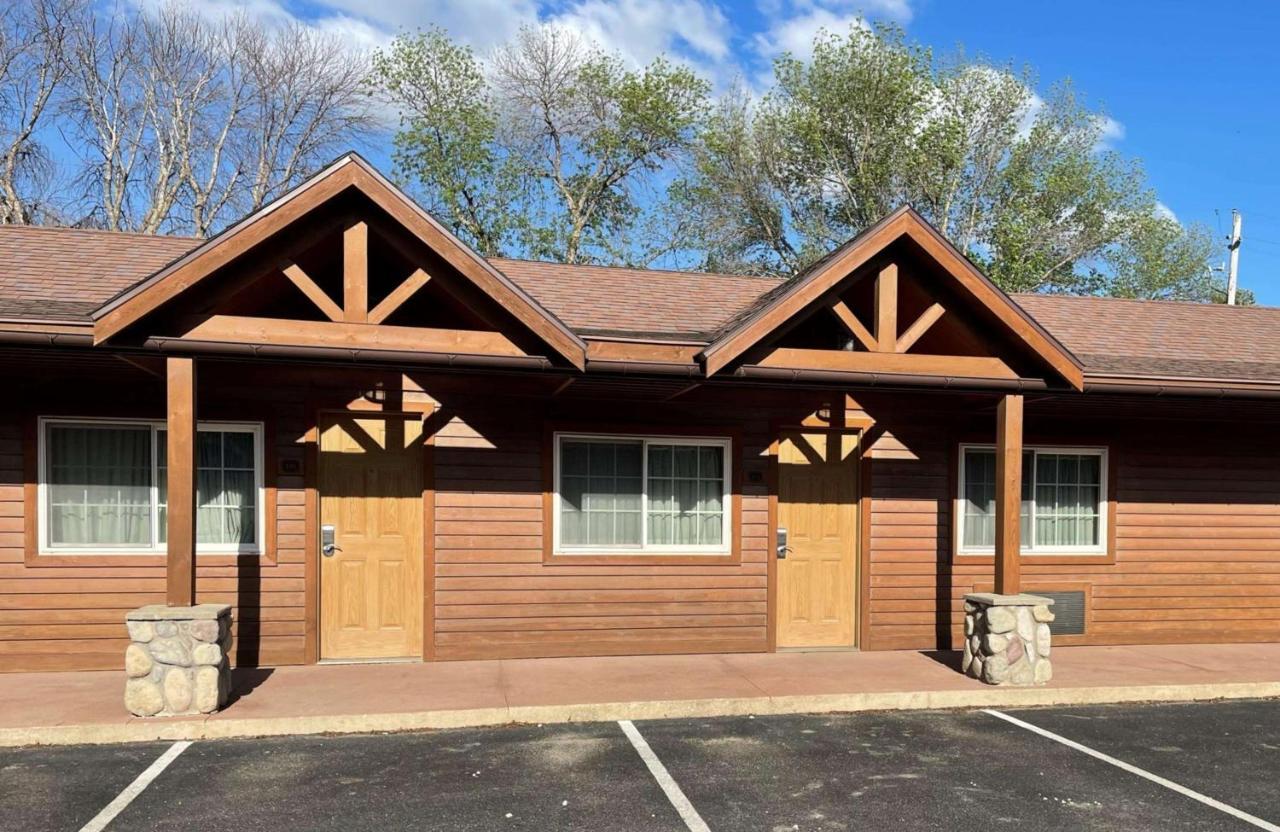 Crossroads Hotel & Event Center Fort Dodge Exterior photo