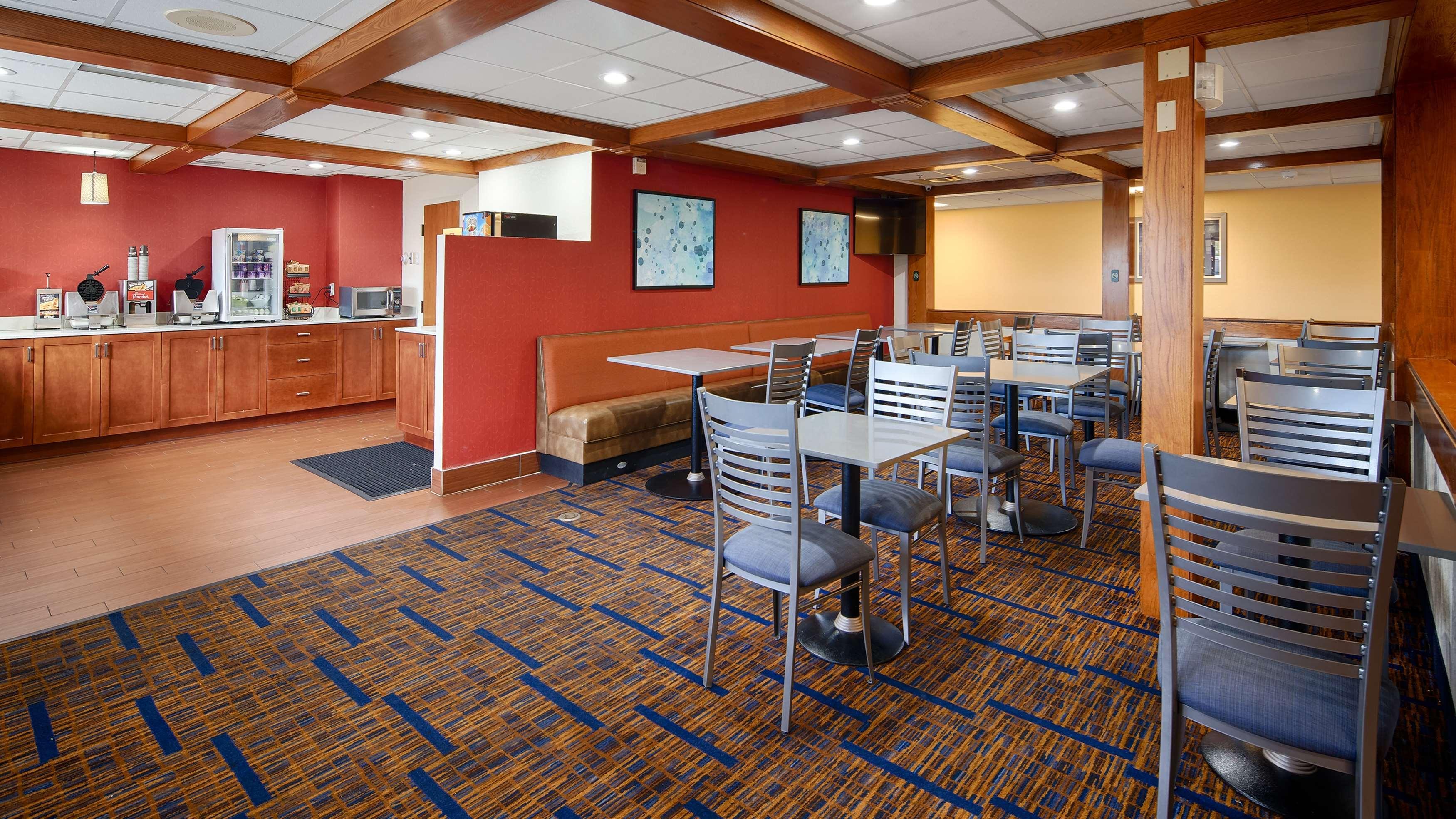 Crossroads Hotel & Event Center Fort Dodge Exterior photo