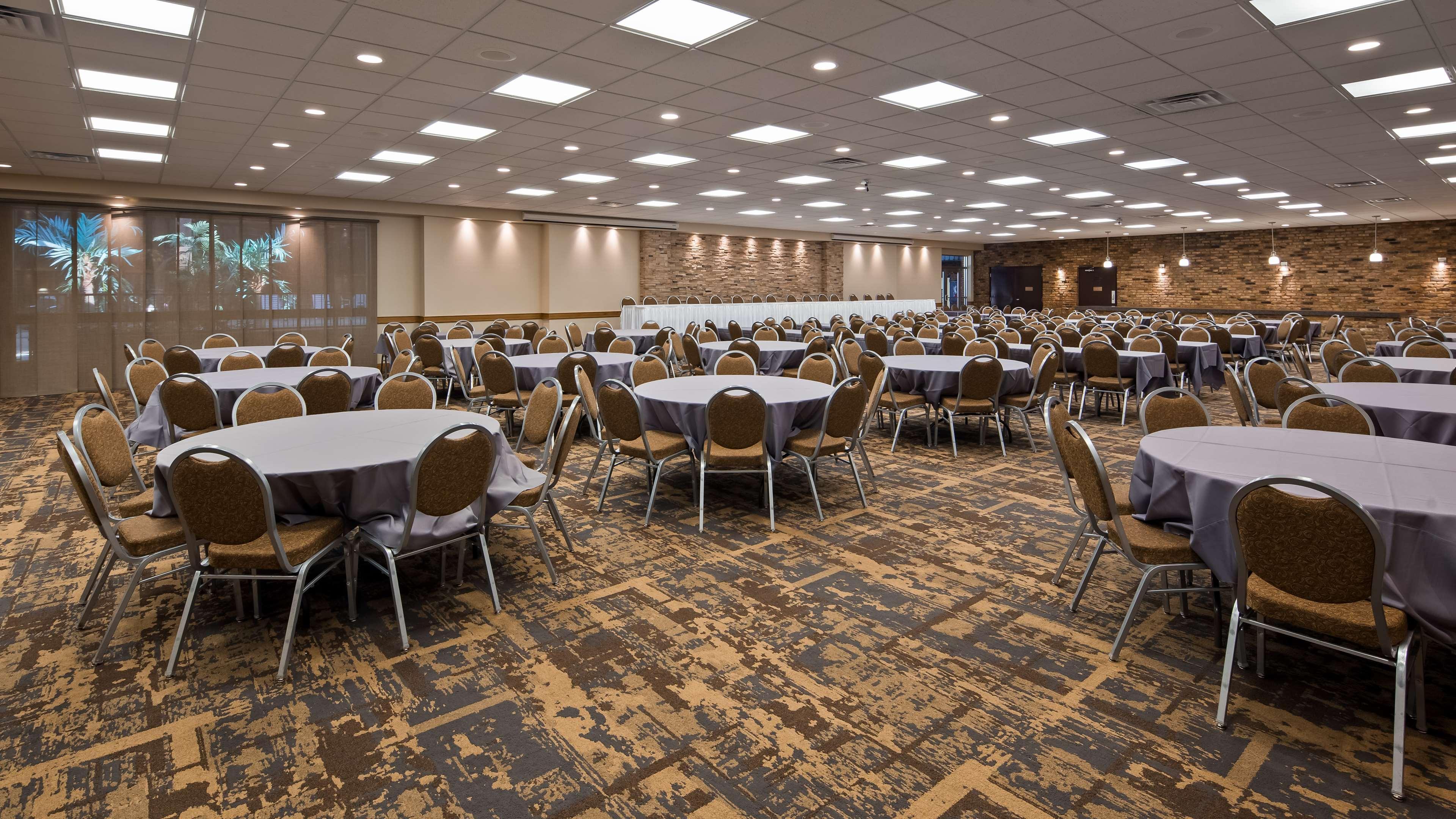 Crossroads Hotel & Event Center Fort Dodge Exterior photo
