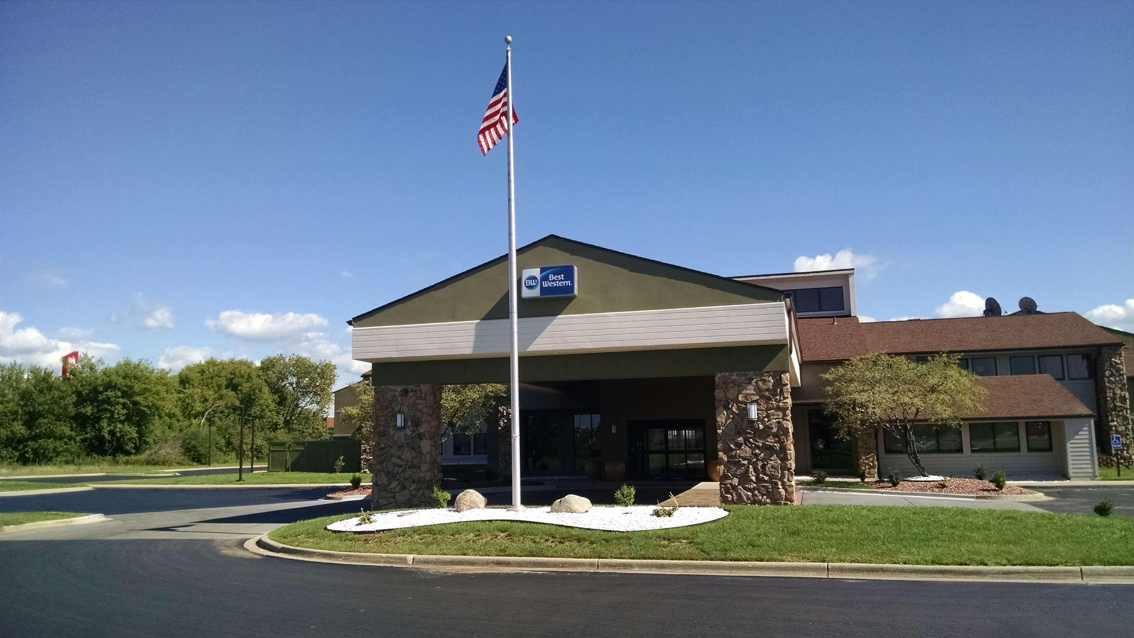 Crossroads Hotel & Event Center Fort Dodge Exterior photo