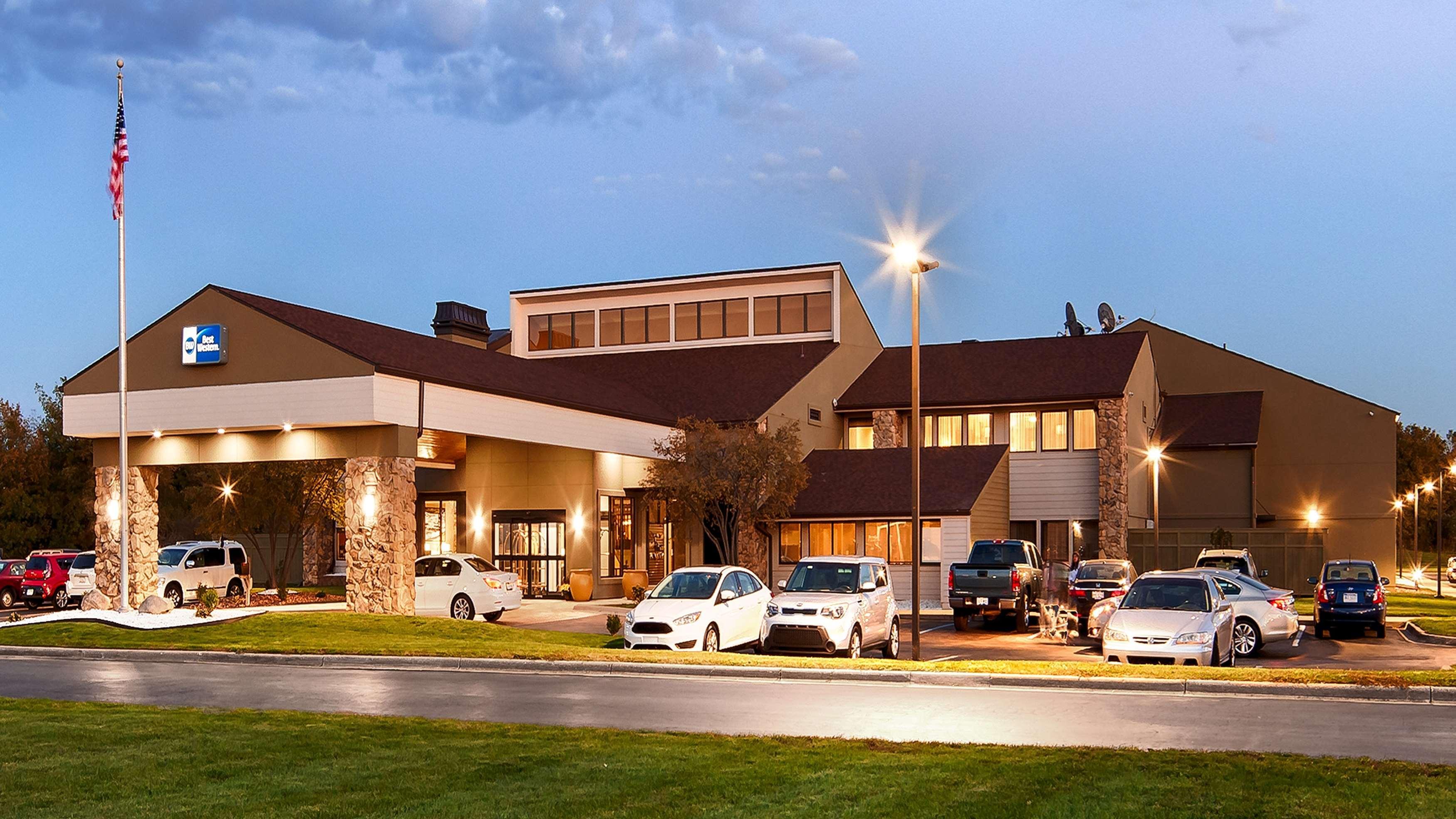 Crossroads Hotel & Event Center Fort Dodge Exterior photo